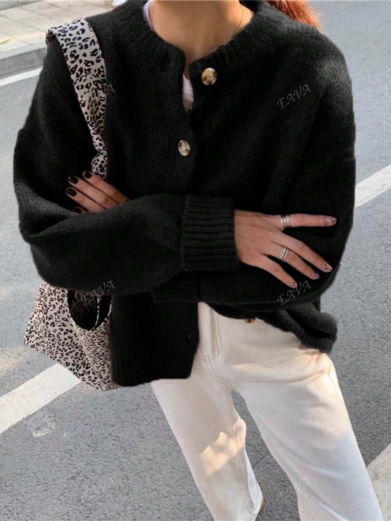 CozyKnoop Oversized Pullover – Ronde Hals met Knopen en Comfortabele Pasvorm