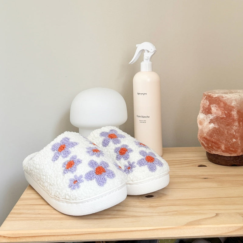 BloomStep Huisschoenen – Comfortabele Slippers met Bloemenpatroon & Antislipzool