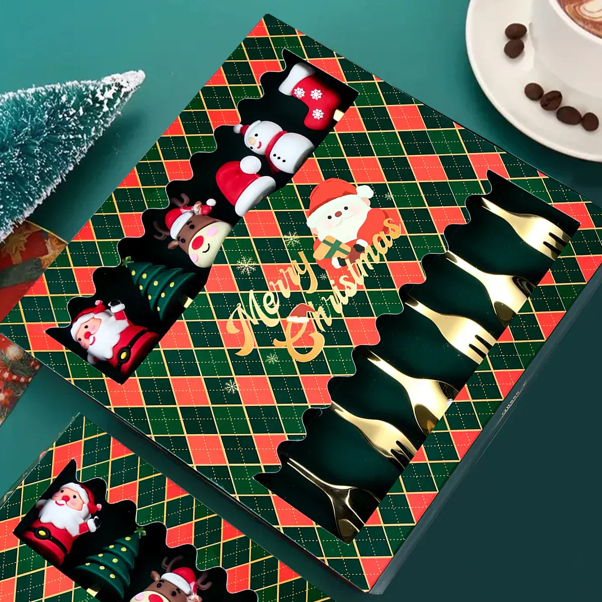 GoudFeest Kerstbestekset – Luxe Gouden Lepel en Vork met Kerstman-Design