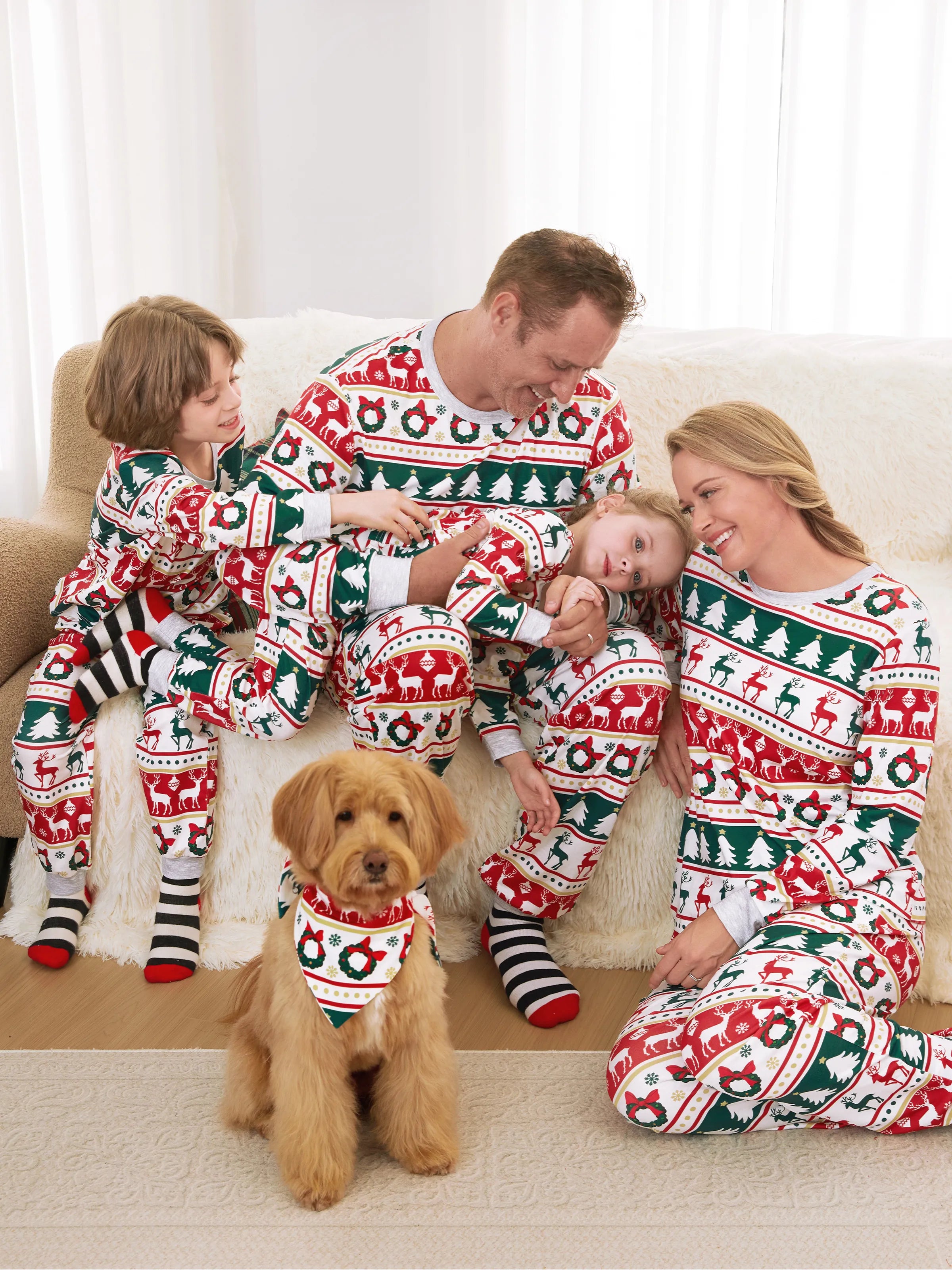 ReindeerJams | Gezinsmatching Kerstpyjama's met Rendier en Kerstboompatroon met ColorBlock Sokken