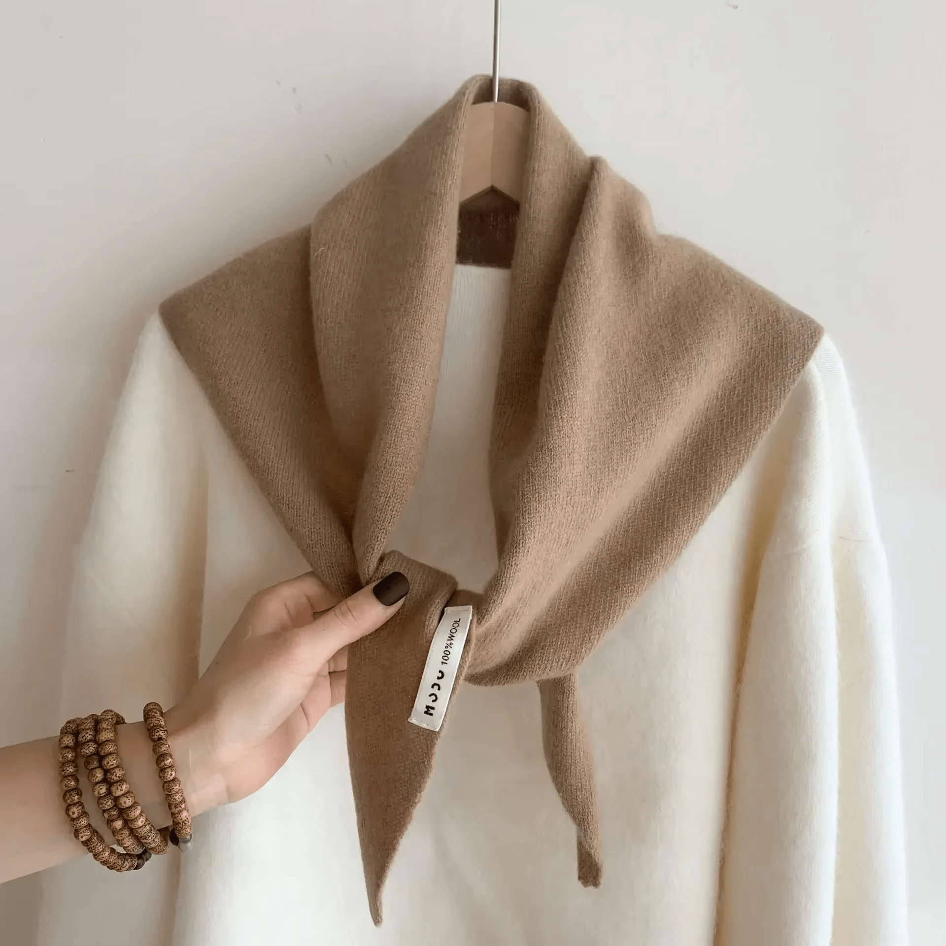 WolWeef Driehoekige Gebreide Sjaal – Zachte Wolmix Sjaal voor Warmte en Stijl