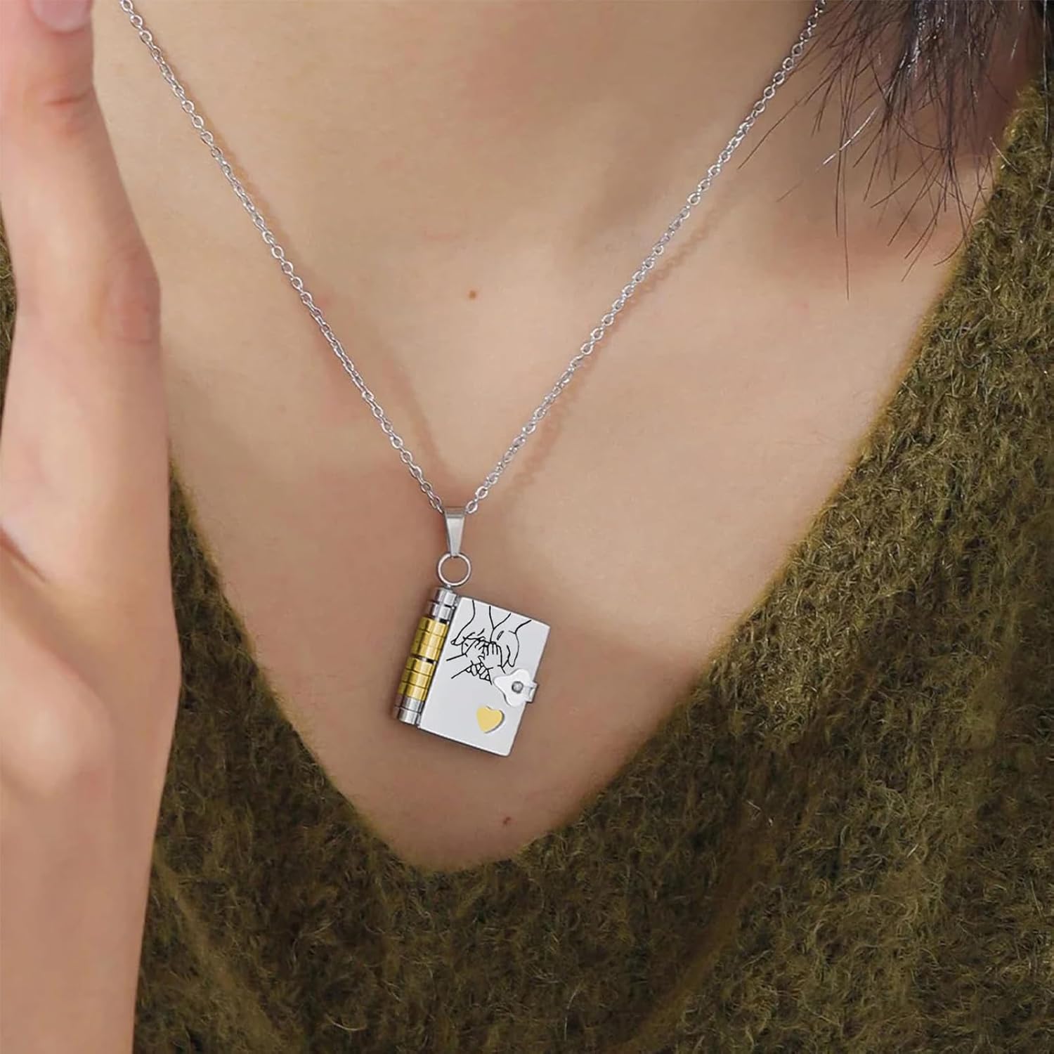 Herinnerings Boekhanger Ketting – Symbolisch Sieraad met Liefdevolle Boodschap