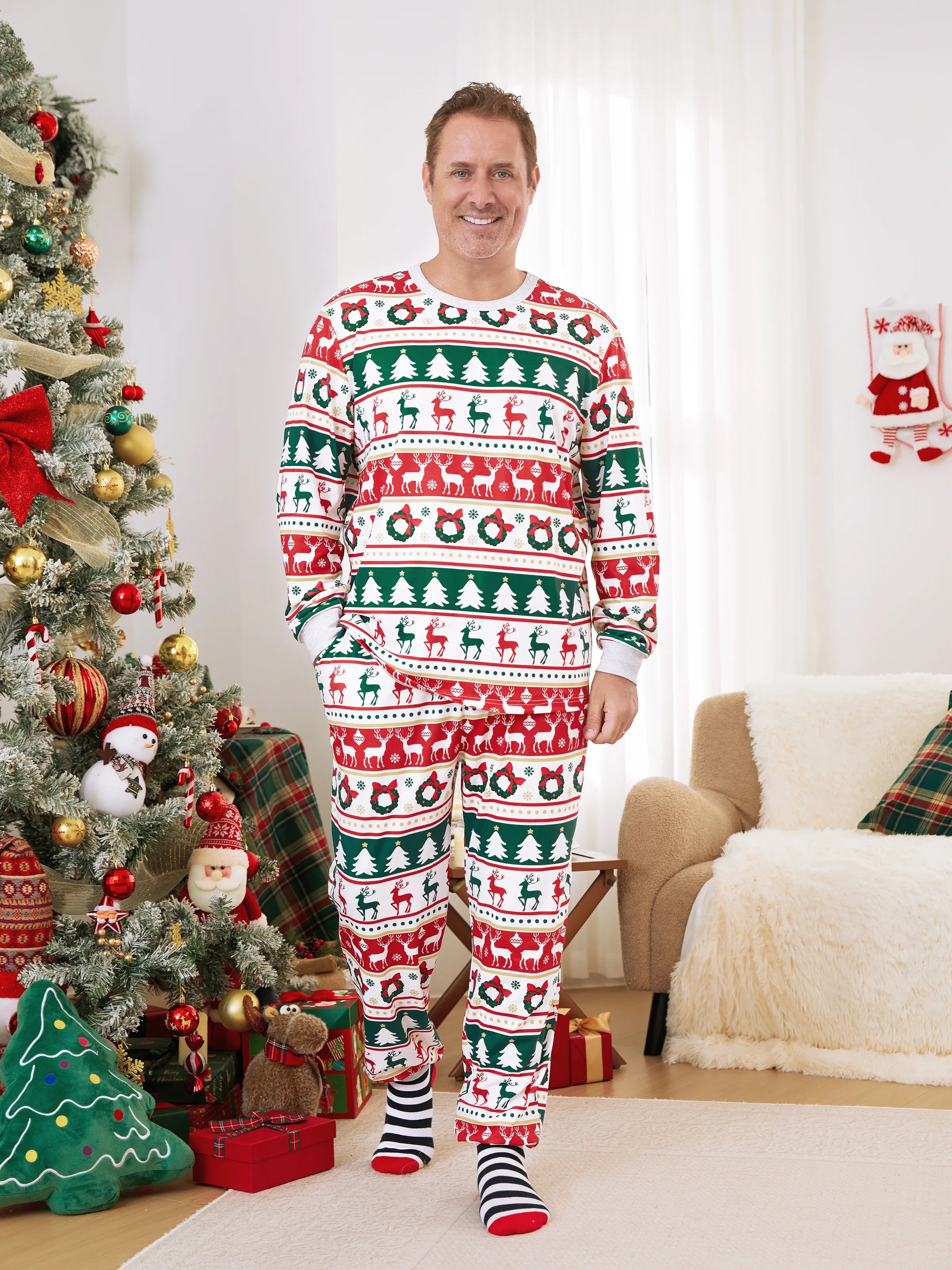 ReindeerJams | Gezinsmatching Kerstpyjama's met Rendier en Kerstboompatroon met ColorBlock Sokken