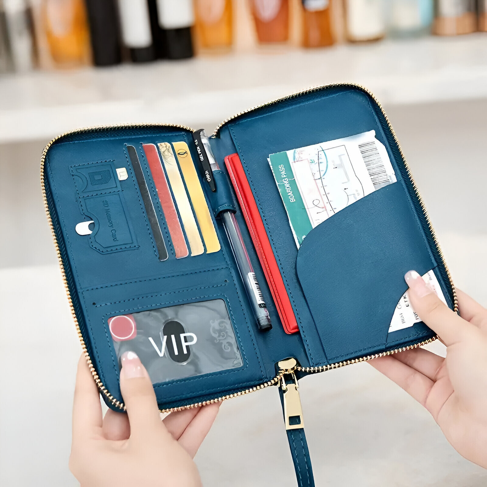 LuxuraGuard RFID Reis Paspoort Houder | Beschermt uw paspoort tegen ongewenste scans