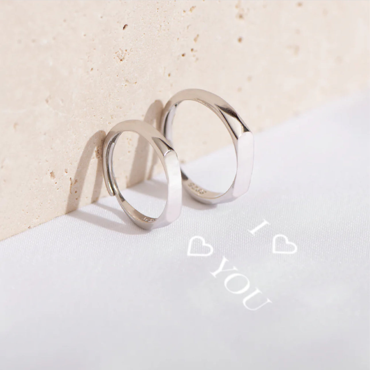 LumiLove Gebeeldhouwde Ring | Een Verborgen Boodschap van Liefde