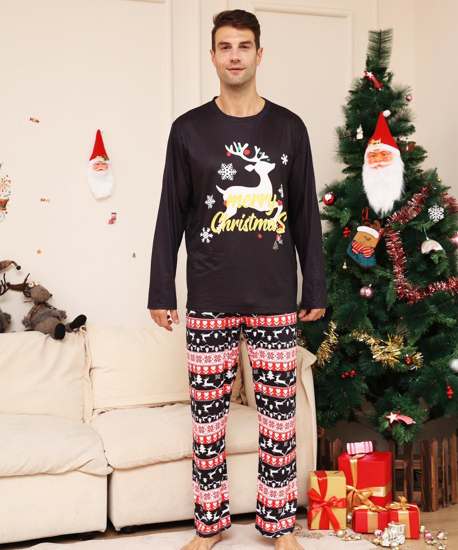 Zwarte Rendier Bijpassende Familie Kerst Pyjama's - Inclusief Honden Pyjama