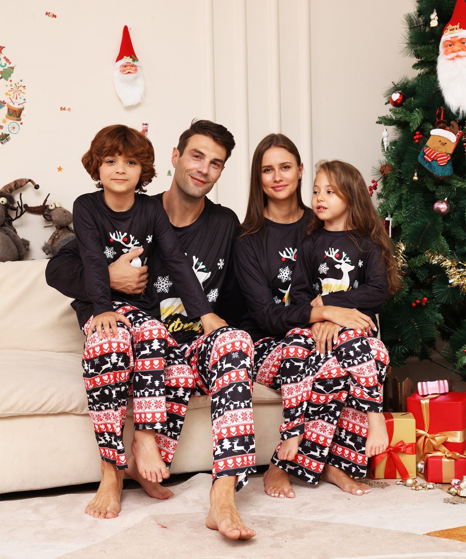 Zwarte Rendier Bijpassende Familie Kerst Pyjama's - Inclusief Honden Pyjama