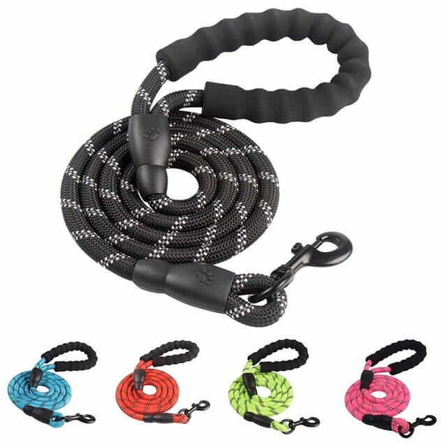 Tangle-Free Reflective Dog Leash – Duurzaam Nylon, 1,8 Meter Lang, 360-Graden Draaibare Haak voor Veilige Avondwandelingen