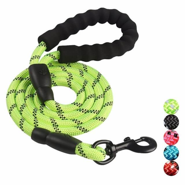 Tangle-Free Reflective Dog Leash – Duurzaam Nylon, 1,8 Meter Lang, 360-Graden Draaibare Haak voor Veilige Avondwandelingen