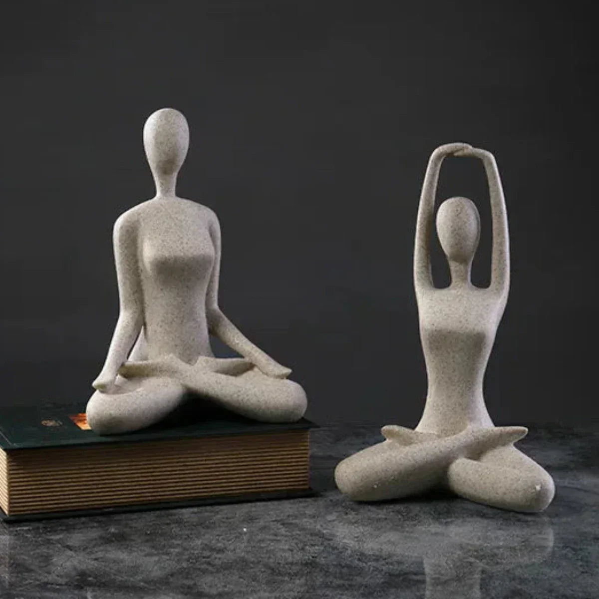 ZenJoy Vrouw in Yoga Standbeeld – Moderne Binnenhuisdecoratie van Resin