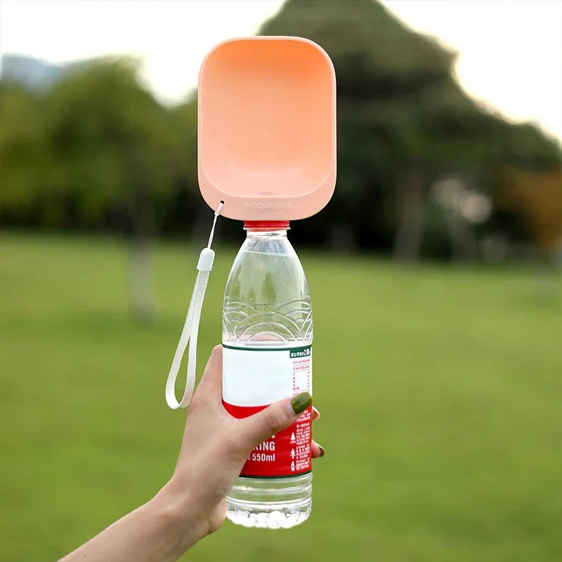 AquaPawGo Drinkfles voor Honden & Katten | Geschikt voor Standaard Waterflessen | Draagbaar & Drukbaar | Voor Onderweg