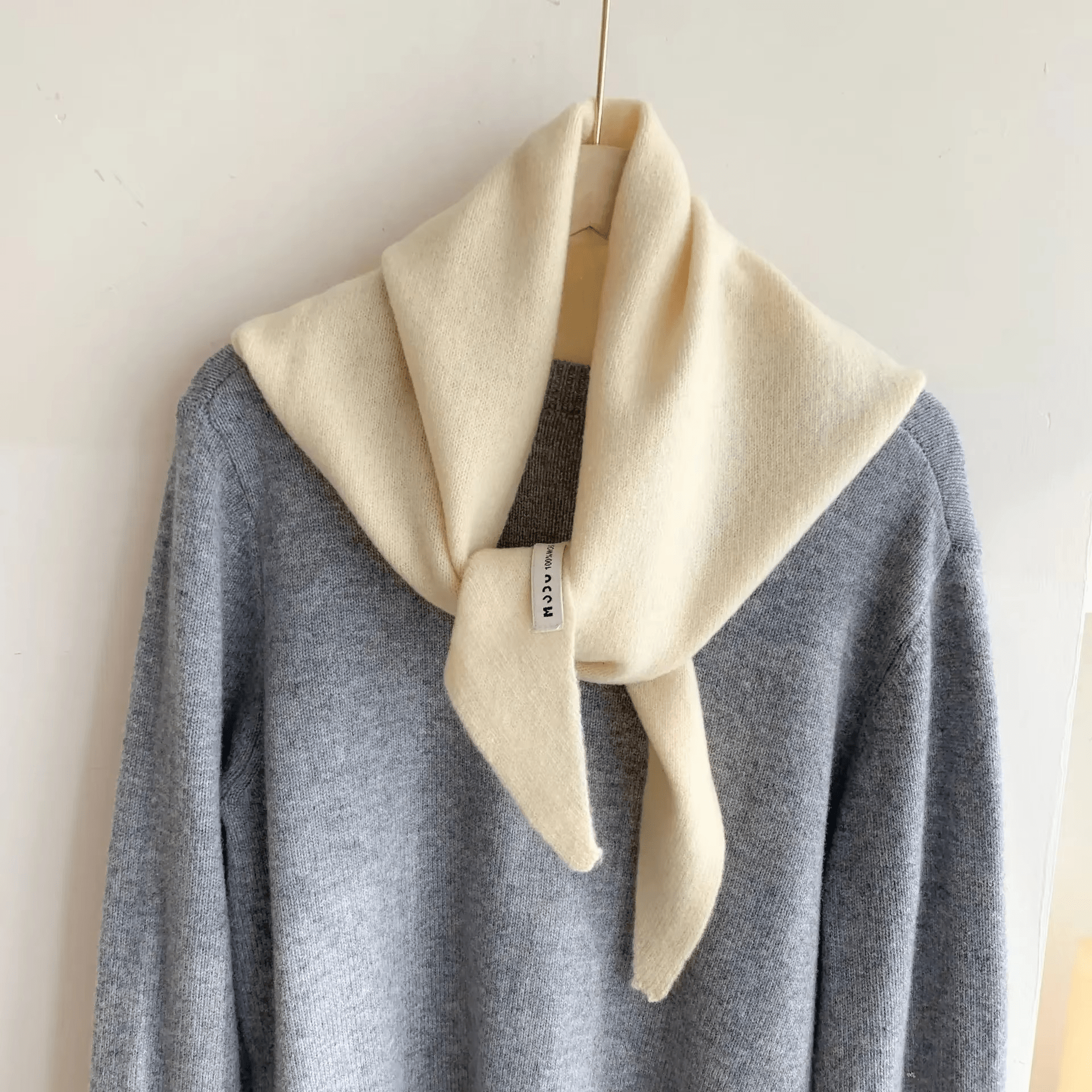 WolWeef Driehoekige Gebreide Sjaal – Zachte Wolmix Sjaal voor Warmte en Stijl