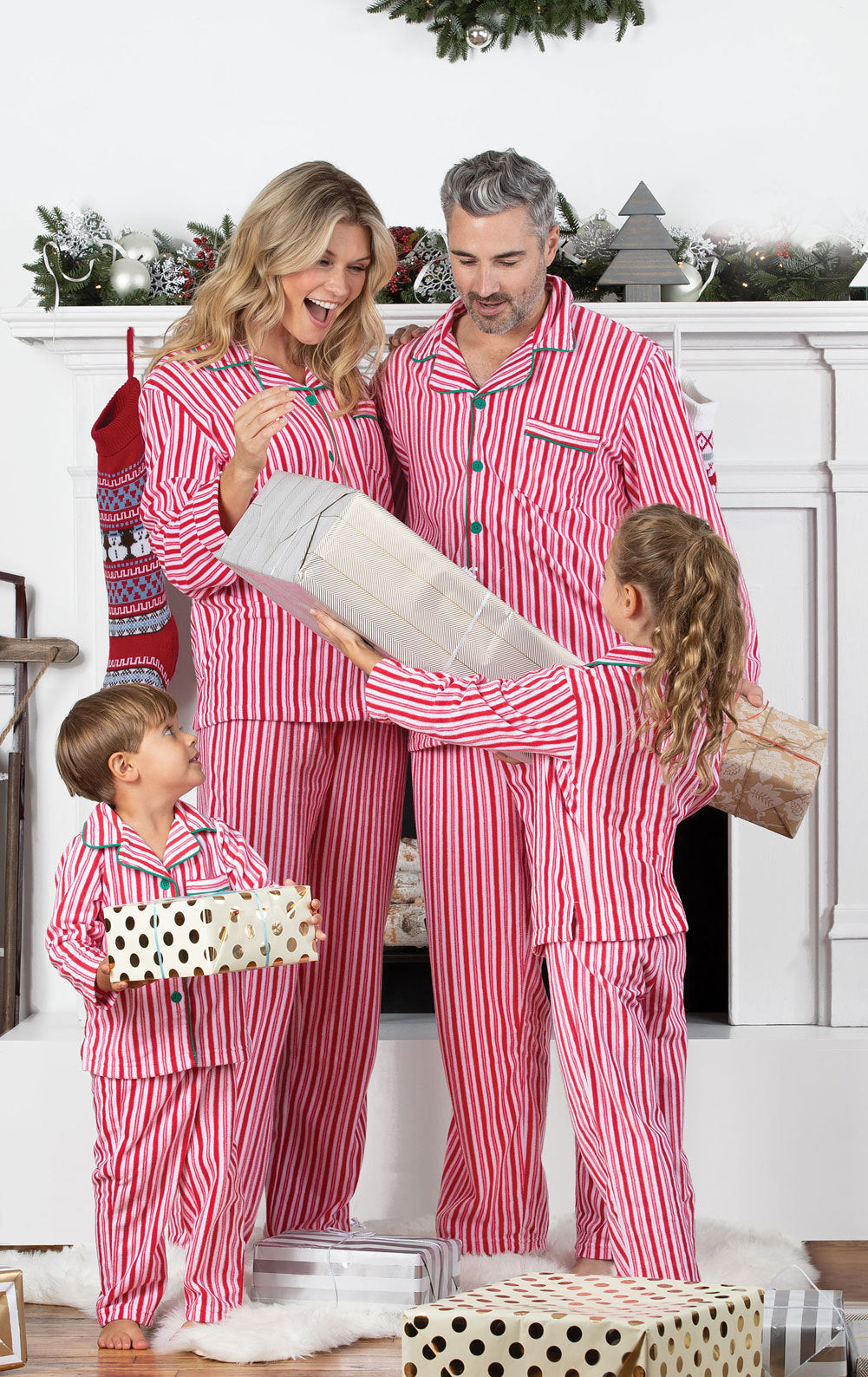 Roze Kan Stripe Bijpassende Familie Kerst Pyjama's - Honden Pyjama Inclusief